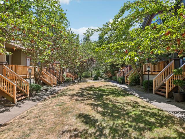 Townhouse for sale in Merlo Station Townhomes, Beaverton