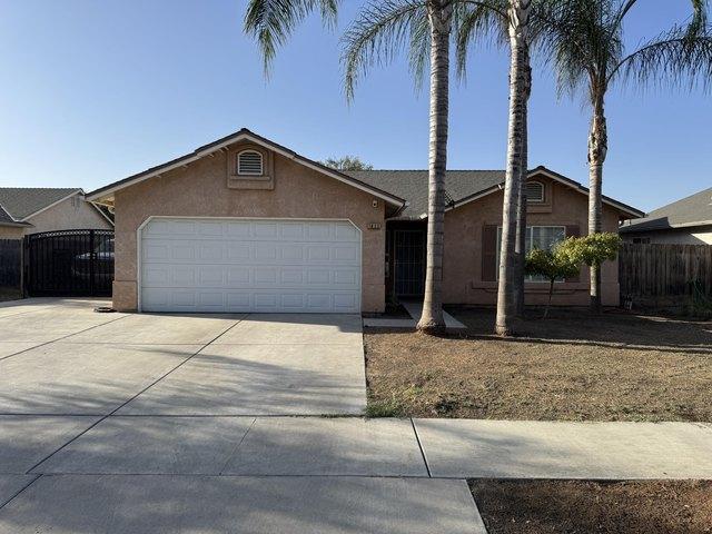 House for sale in Tulare, Tulare County