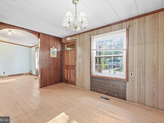 House for sale in Woodland Beach, Edgewater