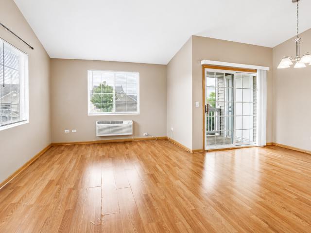Condo for sale in Carpentersville, Illinois