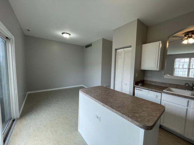 Townhouse for rent in Shorewood