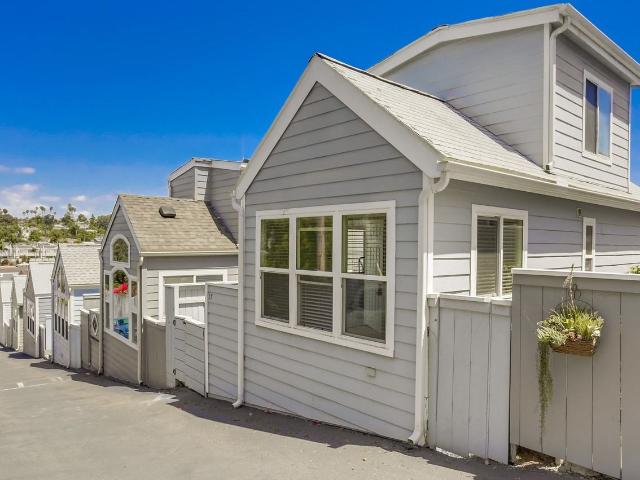 Apartment for rent in Cardiff, California