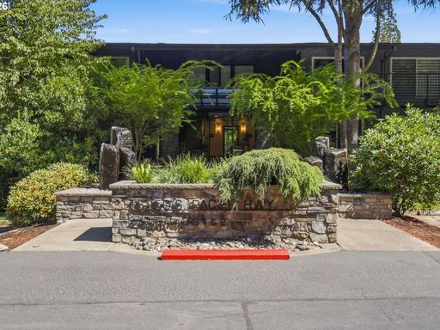 Condo for sale in Lake Oswego, Clackamas County