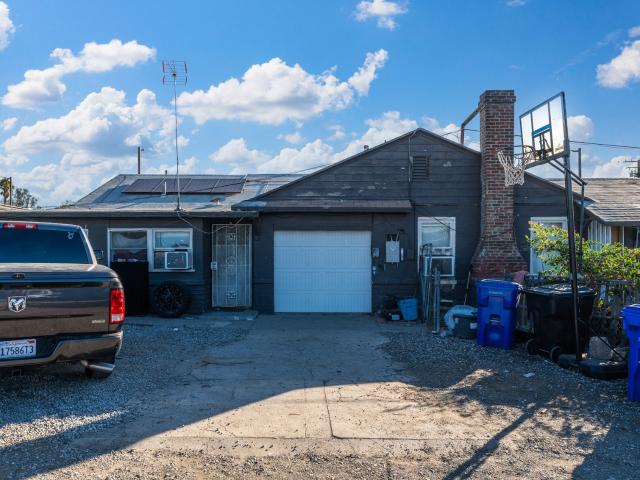 House for sale in Fontana, San Bernardino County