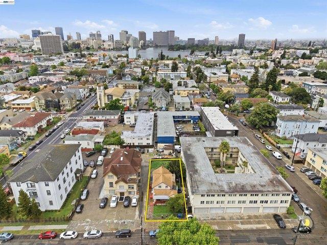 House for sale in Clinton, Oakland