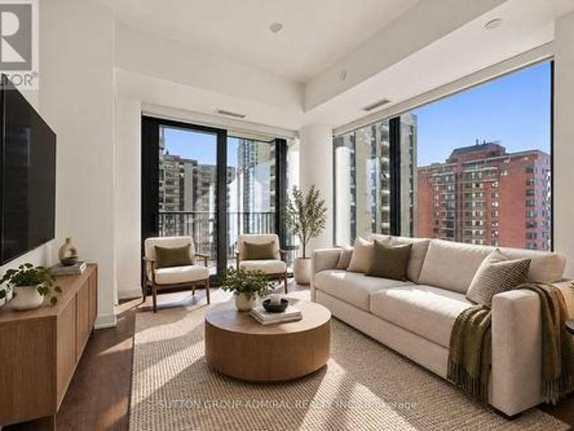 Condo for sale in Toronto—St. Paul's, Toronto