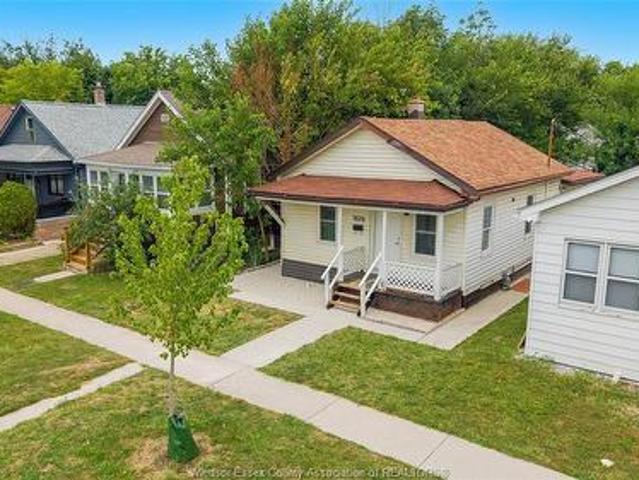 House for sale in Ford City, Windsor