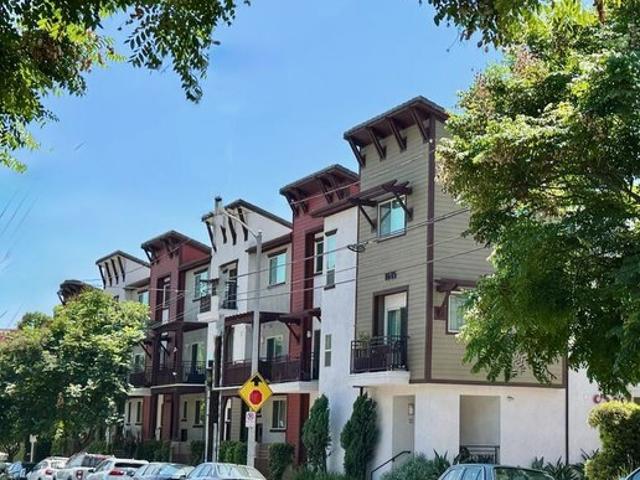 Townhouse for sale in Canoga Park, California
