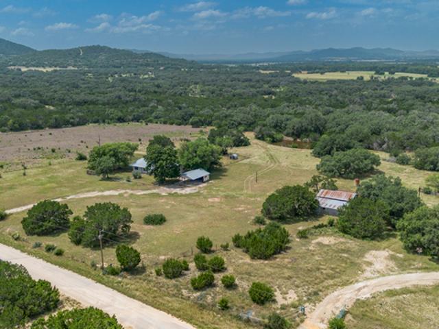 House for sale in Utopia, Texas
