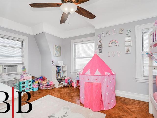 Townhouse for sale in Arverne, New York