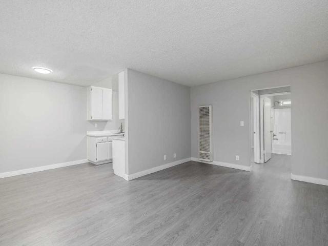 Apartment for rent in Canoga Park, California