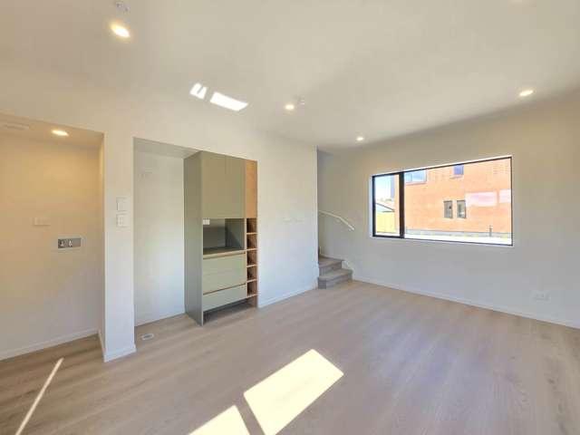 Townhouse for rent in Owhata, Oroua County