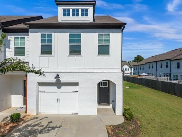 Townhouse for sale in Auburn, Georgia
