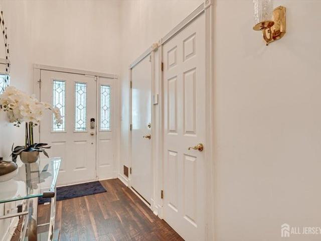 Townhouse for sale in Edison, New Jersey
