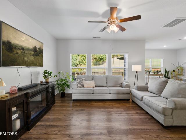 House for sale in Harbor Pointe-Centinnial Village, Oak Ridge