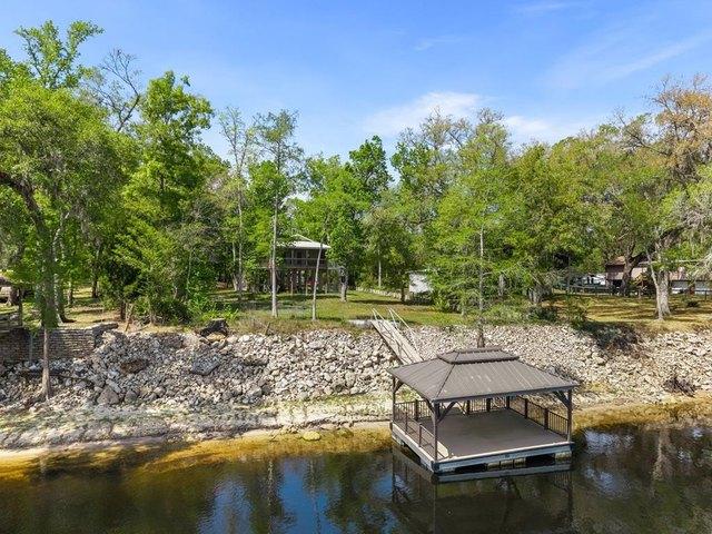 House for sale in Suwannee, Florida