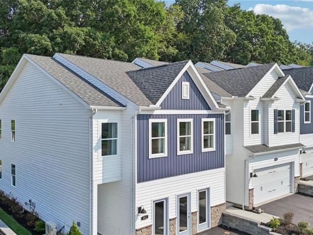 Townhouse for sale in Moon, Pennsylvania