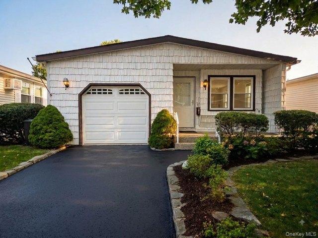 Condo for sale in Centereach, New York