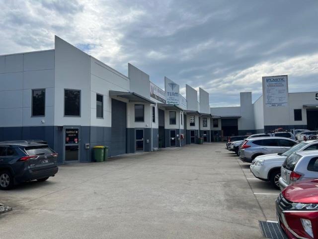 Warehouse for rent in Toombul, Queensland