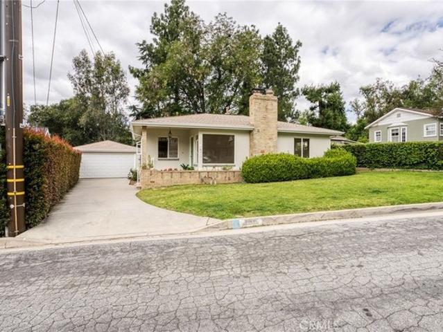House for sale in La Canada Flintridge, California
