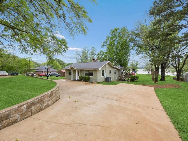 House for sale in Henderson, Texas