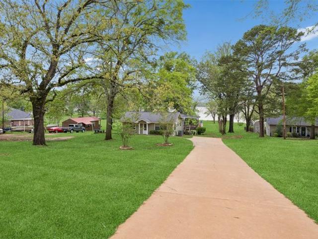 House for sale in Henderson, Texas