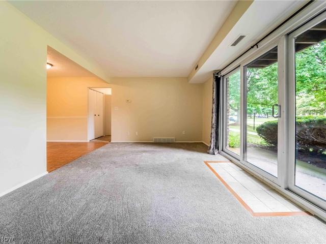 Condo for sale in Middleburg, Ohio