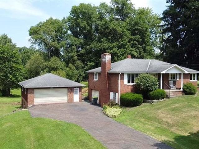 House for sale in Homeworth, Ohio