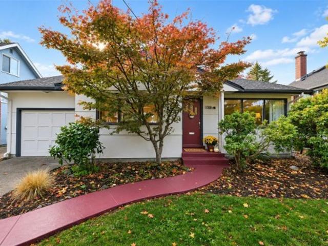 House for sale in Gonzales, Victoria
