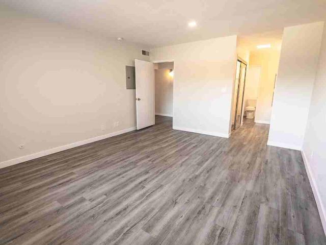 Apartment for rent in Canoga Park, California