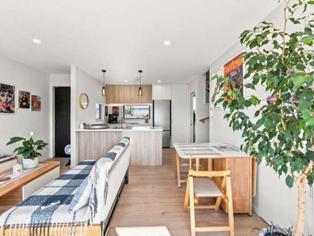 Property for sale in Chaslands, Canterbury