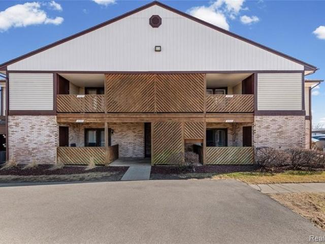 Condo for sale in Fraser, Michigan