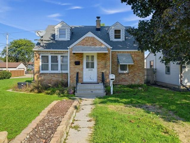 House for sale in M District, South Milwaukee