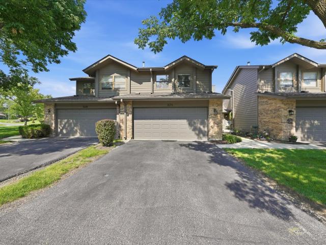 Townhouse for sale in Darien, Illinois