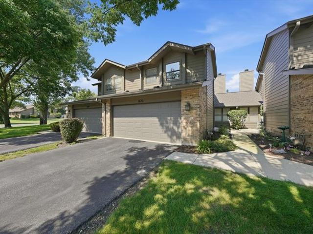 Townhouse for sale in Darien, Illinois