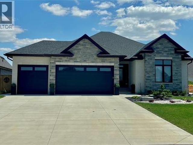 House for sale in Brights Grove, Ontario