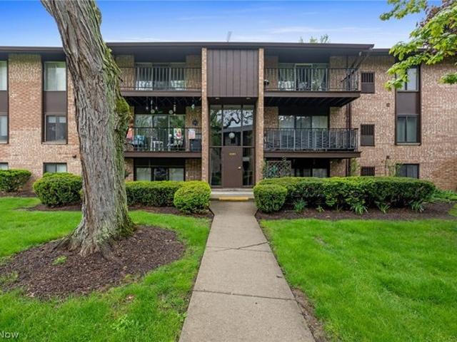 Condo for sale in Middleburg, Ohio