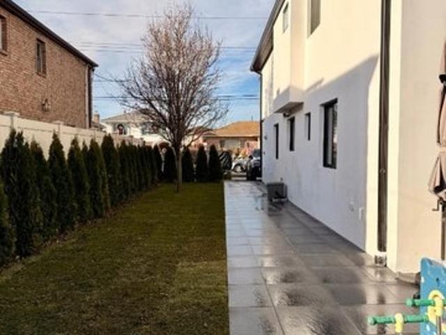 House for sale in Queens, Arverne