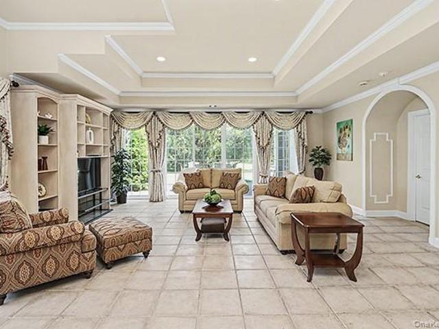 Condo for sale in Huntington, New York