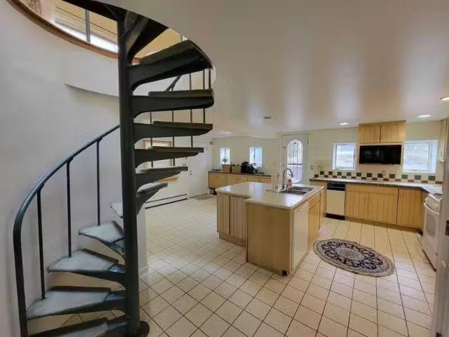 Condo for rent in Albany