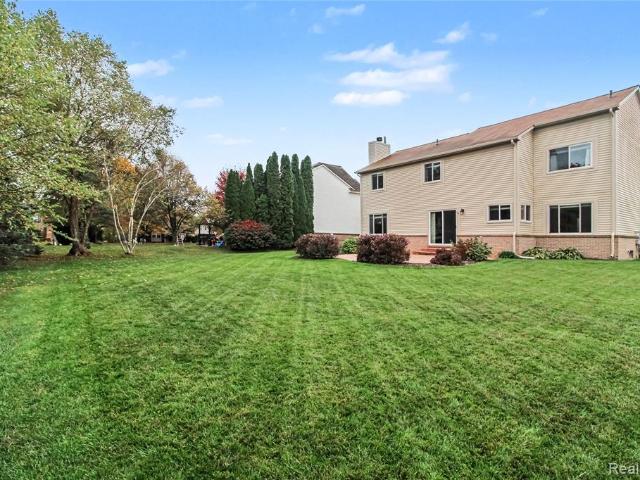 House for sale in Andover Creek North, South Lyon