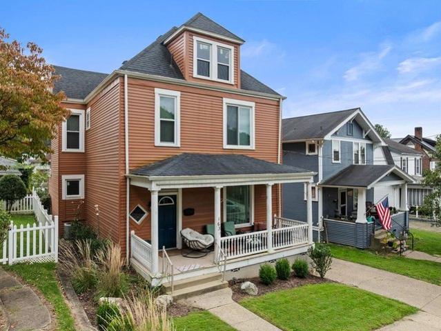 House for sale in Woodsdale-Edgwood Historic District, Wheeling