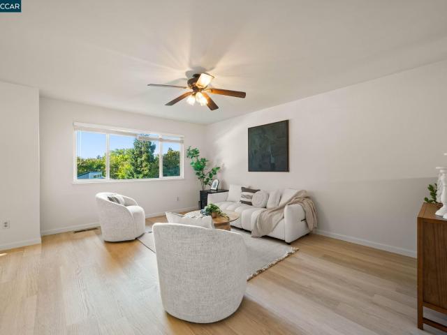 Townhouse for sale in Martinez, California