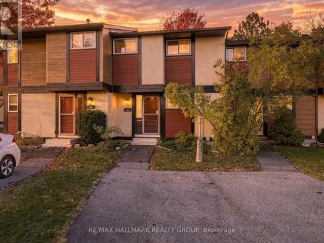 Townhouse for sale in CCC 121, Ottawa
