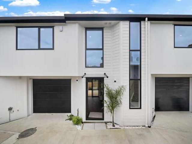 Townhouse for sale in Birkdale, Kaipātiki