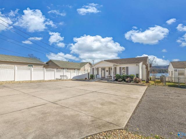 Commercial for sale in Guntersville, Alabama