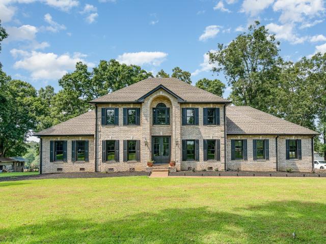 House for sale in Dickson, Middle Tennessee