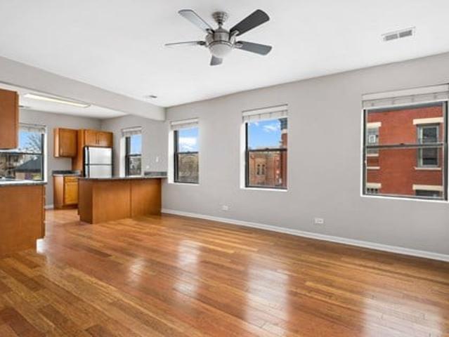 Commercial for rent in Chicago