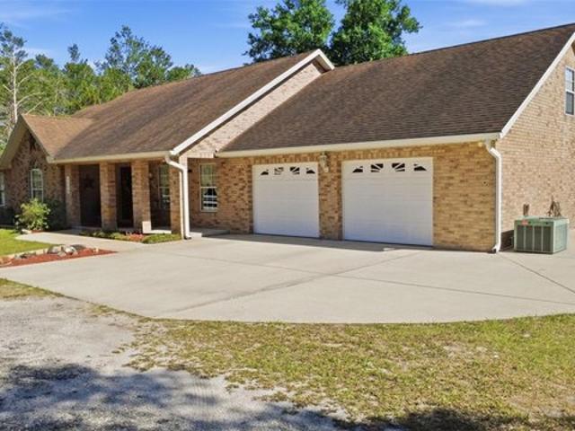 House for sale in De Leon Springs, Florida
