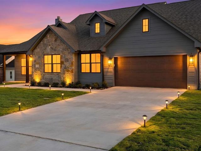 House for sale in The Crossings at Mission Ridge, Lindale